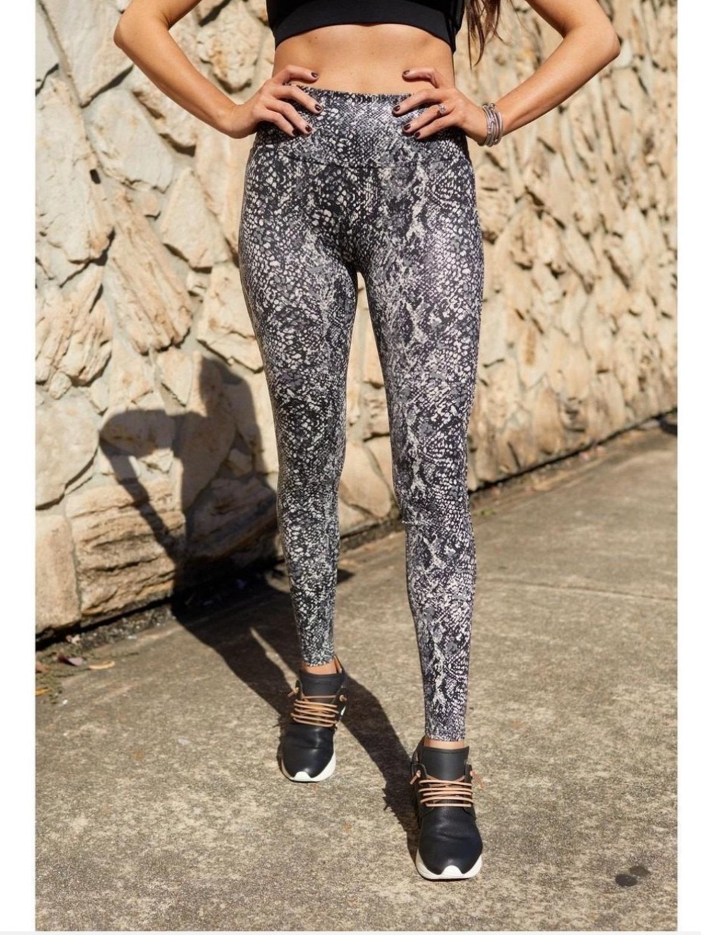 SPANX Faux Leather Snake Print Leggings Size M